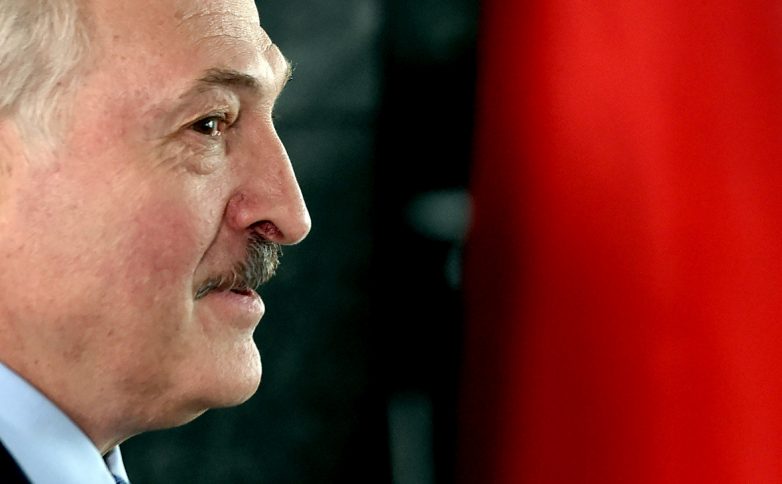 Лукашенко посоветовал Путину быть осторожным