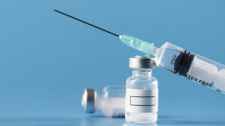 Россия к концу года будет выпускать до 2 млн доз вакцин от коронавируса в месяц