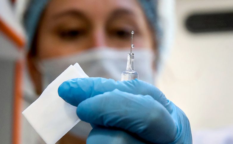 10 тыс. добровольцев получат плацебо вместо вакцины от COVID-19