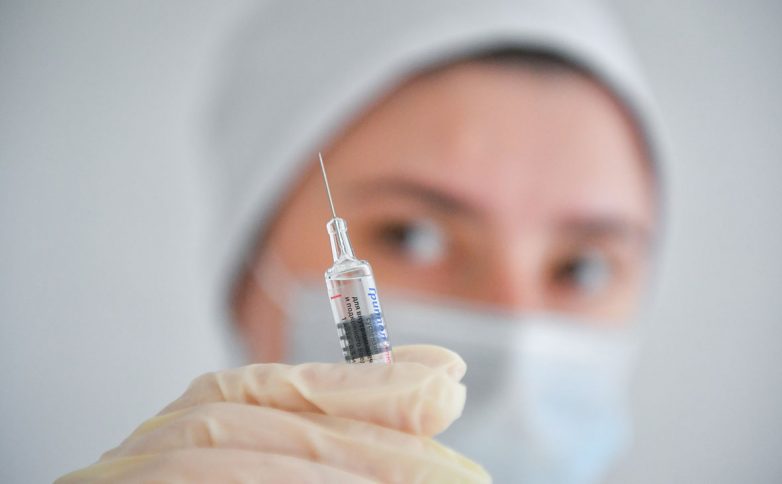 Путин решил начать масштабную вакцинацию от COVID-19
