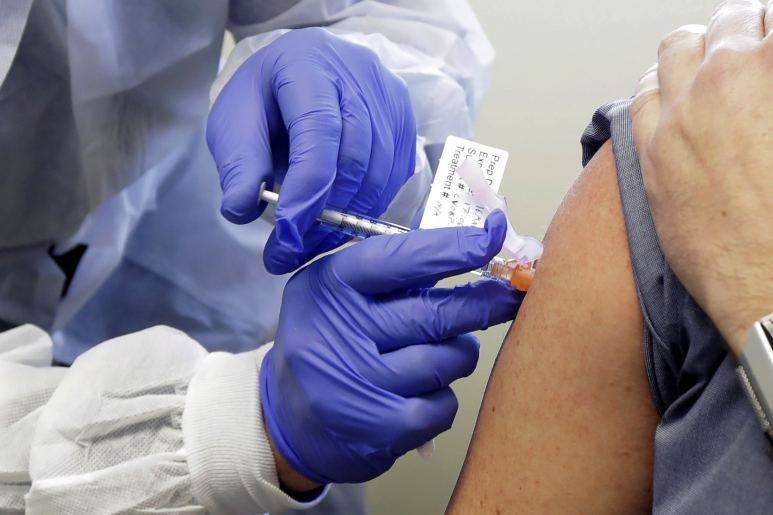 Почему умирают испытатели вакцин от ковида?