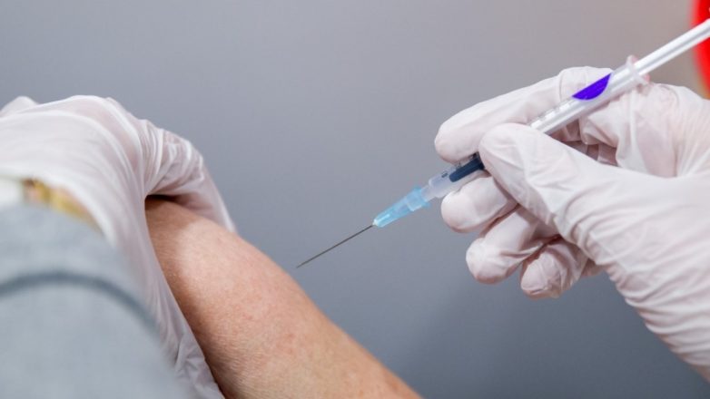 Защитят ли прививки от новых штаммов