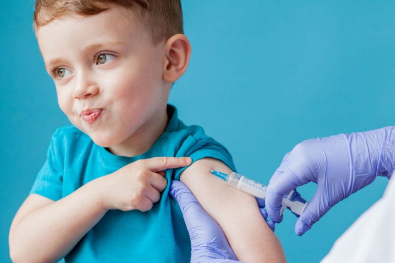 Будут ли детям делать прививки от COVID-19?