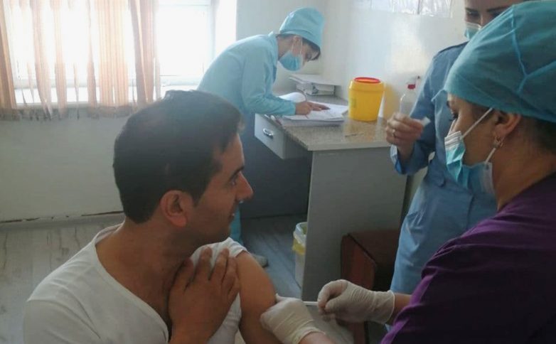В Таджикистане ввели обязательную вакцинацию взрослого населения от COVID
