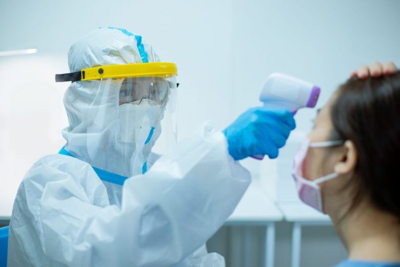 Вирусолог предупреждает об опасном свойстве штамма «омикрон»