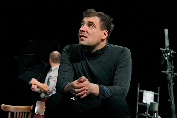 Евгений Цыганов подрался с журналистами из-за Снигирь