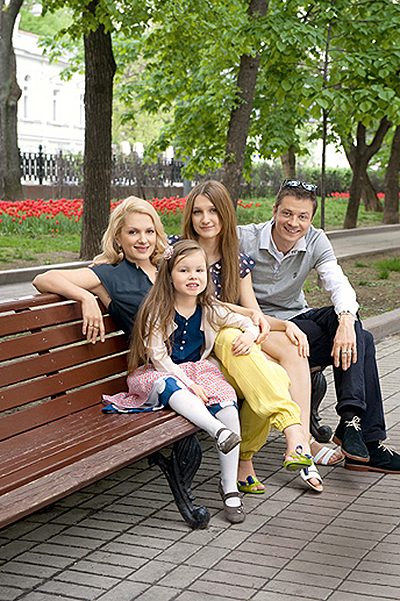 Российские звезды, которые могут гордится званием «многодетных мам»