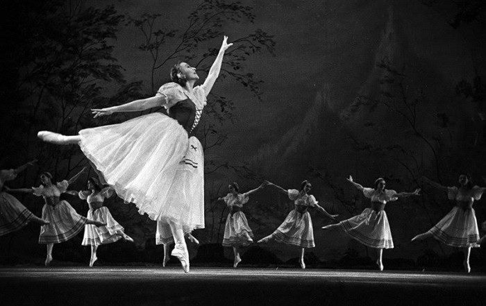 Как девочка Галина Уланова, которая не любила танцевать и боялась сцены, стала одной из величайших балерин мира