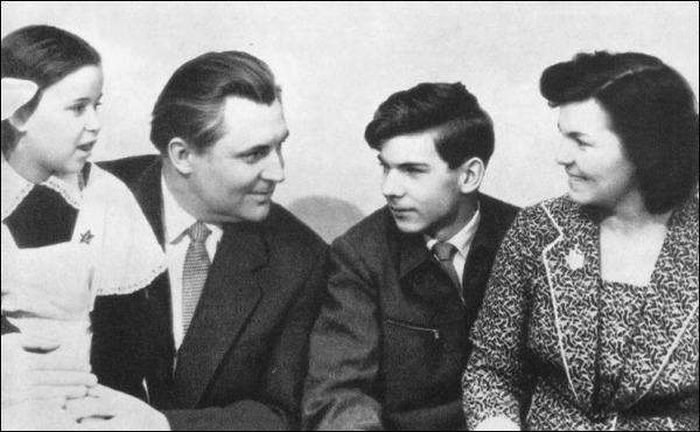 Дети советских знаменитостей, которые не справились с бременем славы своих родителей