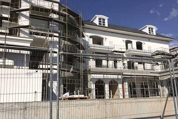 Пугачева и Галкин заканчивают строительство особняка на Кипре
