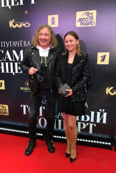 Пугачева пришла на премьеру своего фильма без мужа