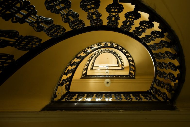 Коллекция чарующих фотографий винтовых лестниц