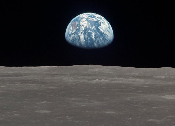 10 причин, по которым высадки на Луне могут быть мистификацией
