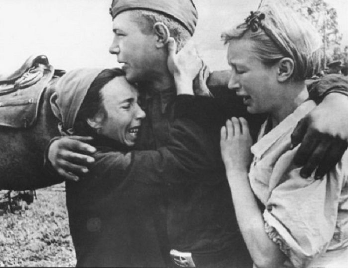 25 самых эмоциональных кадров со Второй мировой войны