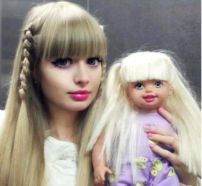 10 самых знаменитых живых кукол Барби