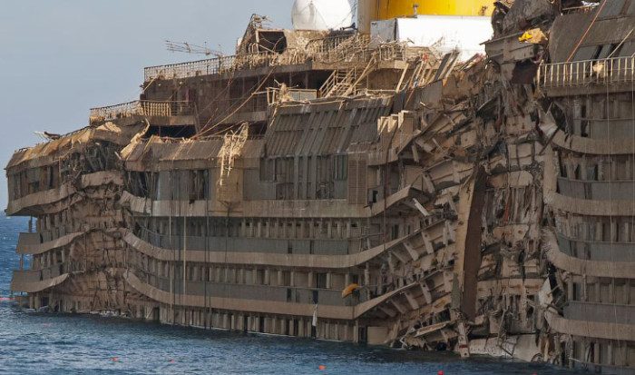 Редкие кадры с затонувшего круизного лайнера Costa Concordia