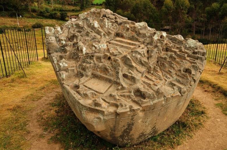 Этому загадочному камню уже несколько тысяч лет. Откуда на нем высечен макет города?