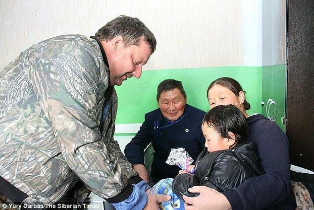 4-летняя девочка привела помощь к родным через сибирскую тайгу. Это фантастика!