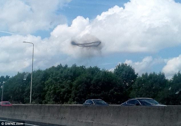 Что-то похожее на НЛО засняли в Великобритании
