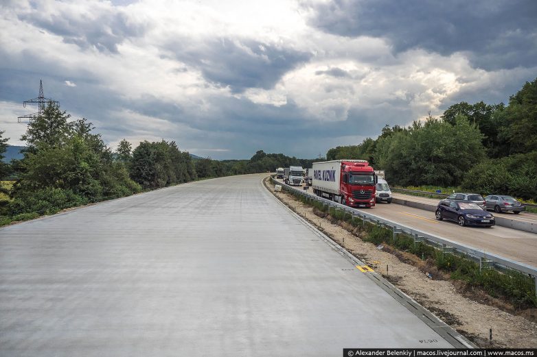 Вот так строят дороги в Германии. У нас этого не будет никогда!