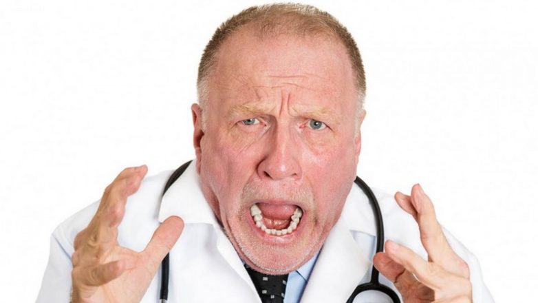 10 шокирующих историй о врачах, которые калечили своих пациентов