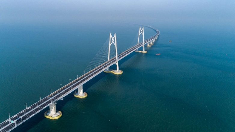 Суперстроение века. Китай построил самый длинный морской мост