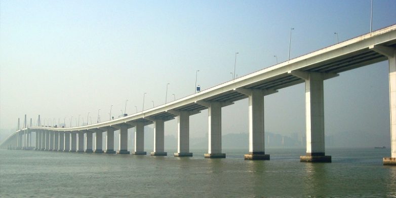 Суперстроение века. Китай построил самый длинный морской мост