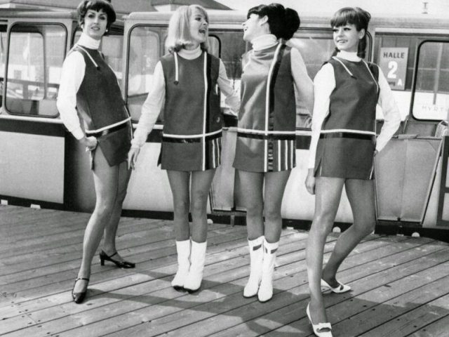 Как раньше выглядели девушки в мини-юбках