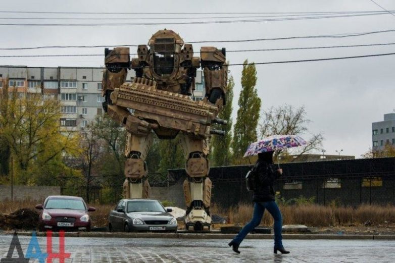 Это офигенно! Донецкие автомеханики собирают настоящих трансформеров из металлолома