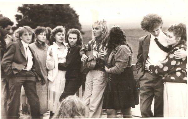 Атмосферные снимки выпускников 80-90-х годов