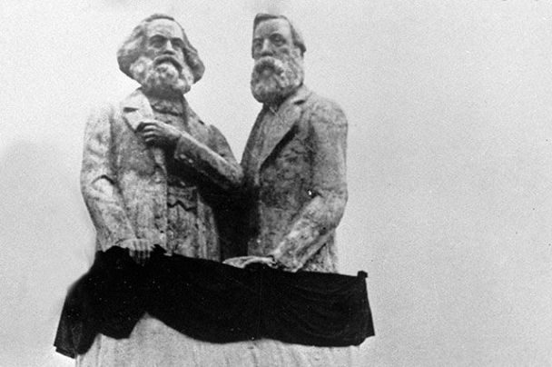 «Убрать царей»: как большевики воевали с памятниками