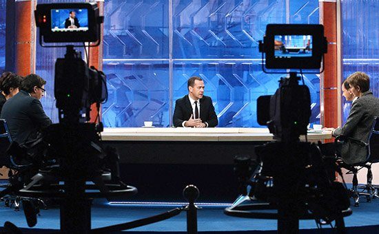 Семь главных тем из интервью Медведева