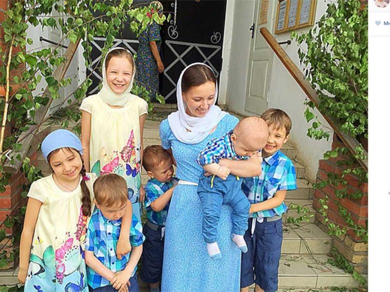 Новый детский омбудсмен: многодетная жена священника Анна Кузнецова