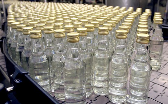 За ввоз в Россию свыше 5 литров крепкого алкоголя будут штрафовать