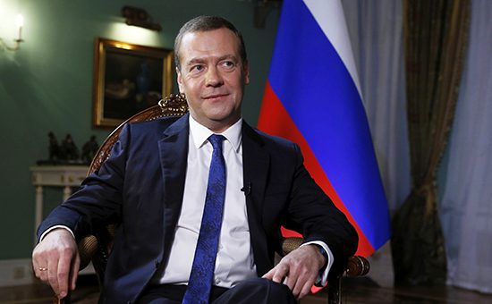 Медведев поручил уравнять МРОТ и прожиточный минимум