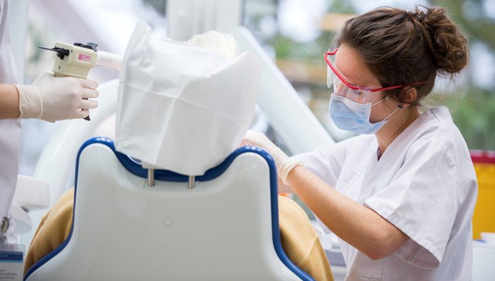 Стоматолог из Петербурга удалила пациентке 22 здоровых зуба ради наживы