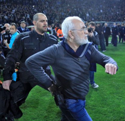 Вооруженный российский бизнесмен сорвал футбольный матч в Греции