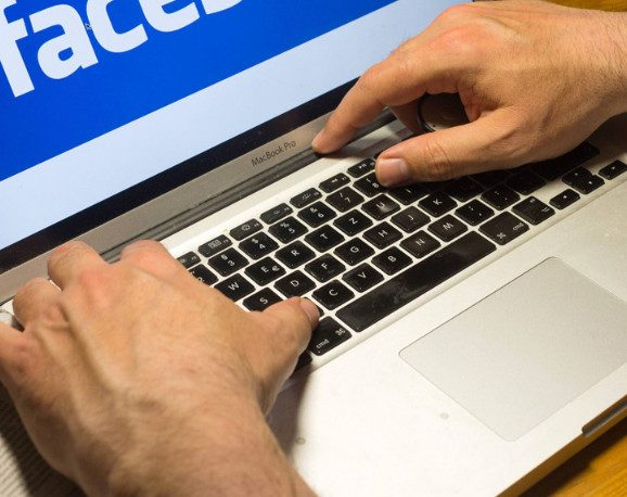 Единоросы внесли правки в законопроект о штрафах за распространение недостоверной информации в соцсетях