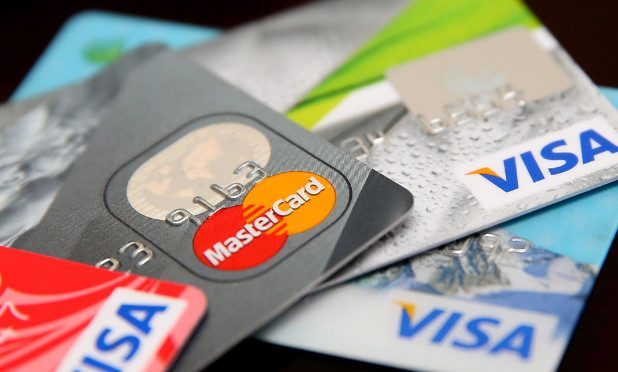 Власти усилят контроль за переводами денег через банковские карты