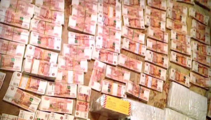 Мошенницы пытались снять в московском банке 870 миллионов рублей