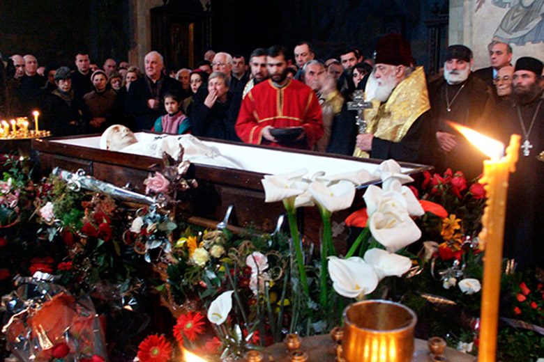 Коронован в грузии. Похороны Джаба Иоселиани. Джаба Иоселиани могила.