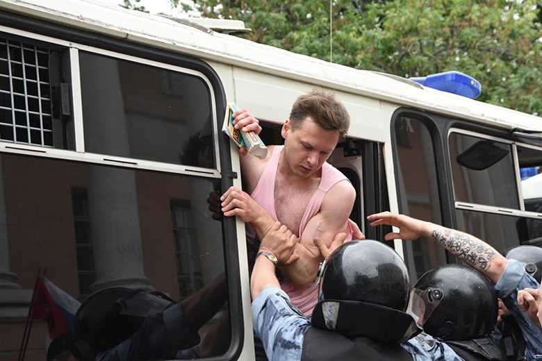 Полиция массово наносит визиты к жителям Подмосковья, участвовавшим в марше в поддержку Ивана Голунова