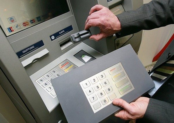 Сбербанк предупредил об опасности пользования банкоматами