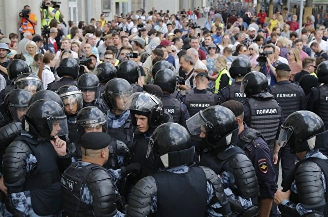 Полицейские, разгонявшие митинг 27 июля в Москве, остались без денежных компенсаций и отгулов