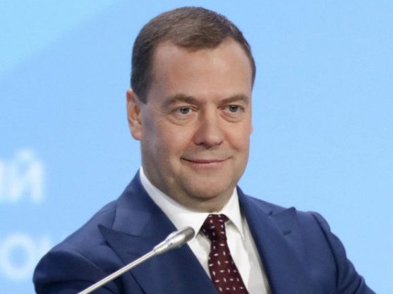 Медведев отменил штрафы за превышение скорости