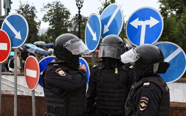 МВД против: полицейские не хотят объединяться с приставами и ФСИН
