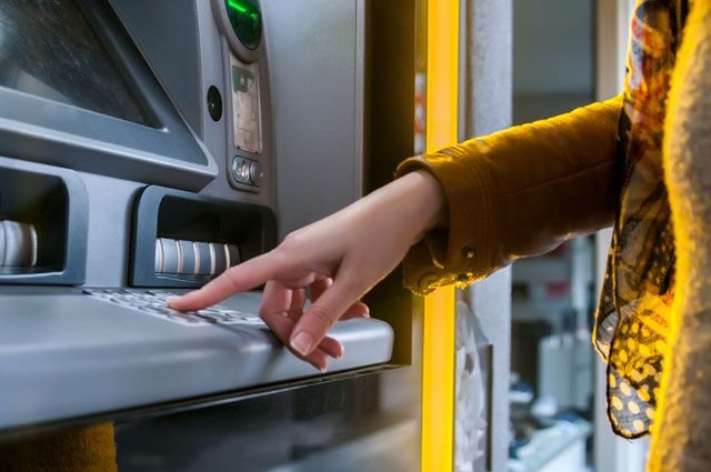 Что делать, если банкомат «съел» деньги и не зачислил их на счет?