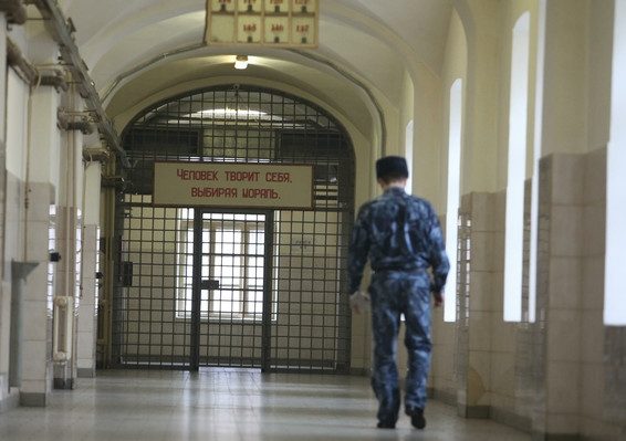 Пострадавшим от пыток зекам предложили лучшие условия за отказ от показаний