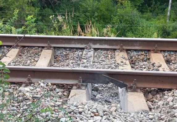 В Курской области неизвестные подорвали железную дорогу