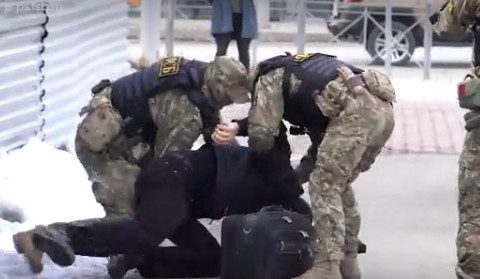 Жителя Сахалина задержали за намерение воевать на стороне ВСУ